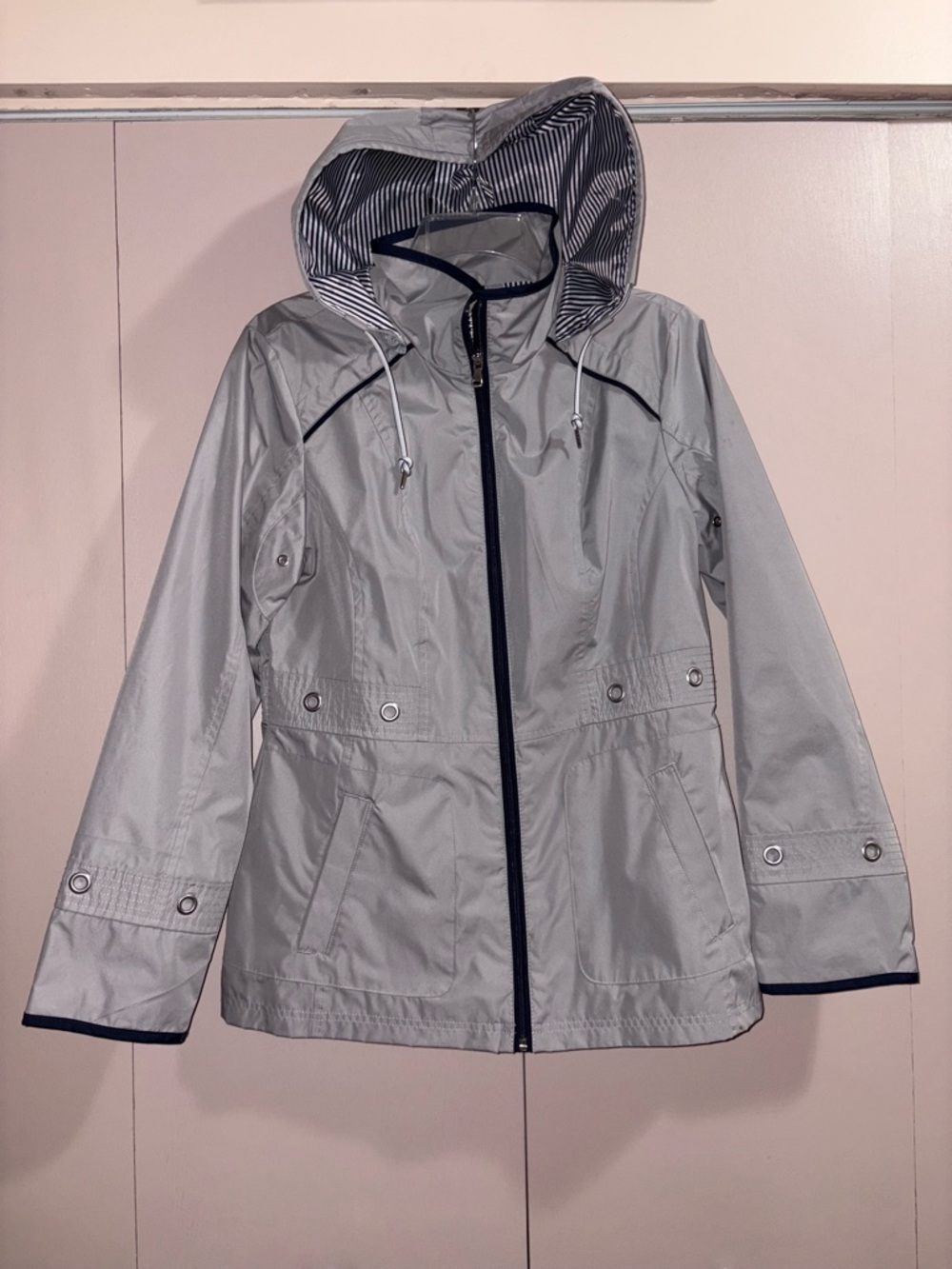 Details Intl Lightweight Hooded Rain Jacket in Light Gray - Ladies Medium